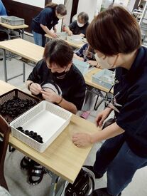 就労継続支援Ｂ型夢尊ワークス 港 ゴムのバリ取りやパソコン業務など
簡単なお仕事をご利用者さんに割り振るだけ◎
※画像はイメージ