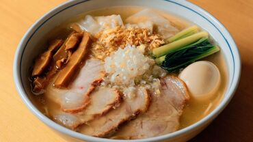 髪色も自由でOK！
バンダナの着用があるので、髪色は何色でもOKです♪