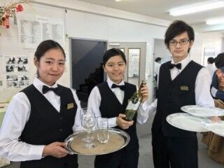 未経験でも安心!
先輩スタッフがやさしくサポートしてくれるから
初バイトも心配なし★