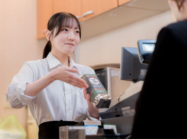 麻布茶房(AZABUSABO)　ウイング高輪店 20～40代のスタッフが活躍中★
ブランクが気になる方、カフェで働いてみたい方…
温かい職場なので安心して応募してくださいね♪