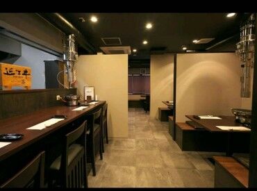 純近江牛焼肉 茜 2021年3月にOPENしたキレイなお店♪
飲食バイトが初めての方も、
しっかり丁寧に教えるので安心してくださいね◎
