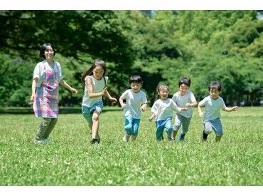 月給18万円以上＆賞与年3回★シ
フトは自己申告制！交通費や手当も充実で働きやすさ抜群♪