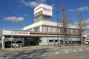 トヨタＳ&Ｄ西東京株式会社 八王子店 専用の用具があるので…
⇒手作業は少なめでほどよい運動に◎
働くうちに洗車のコツも身につきます！