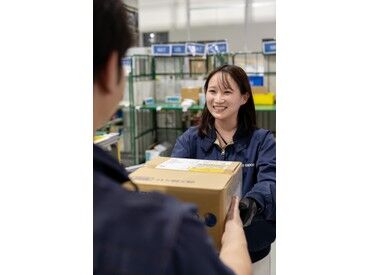 開梱・仕分け・運搬などシンプル作業中心♪
体を動かしながら無理なく働けます◎