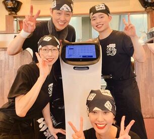豚旨うま屋ラーメン　春日店 未経験でも安心スタート♪
配膳ロボット・タッチパネル導入店だから、
難しい接客は少なめ！気軽にご応募ください★