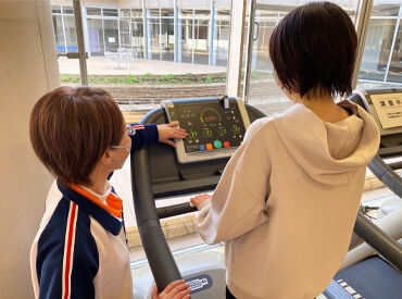 ＼清潔で広々とした休憩室完備／
電子レンジや冷蔵庫、ポットなどもあり、
休憩中も快適にリフレッシュできます◎