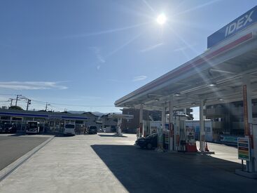 I-Store春日下白水店 ▼若手スタッフ活躍中▼
「私たちを一緒に働きませんか？」
わからないことはサポートします！
＼お気軽にご応募ください／