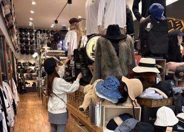 毎日様々なお客様に出会えるのが楽しみになりますよ♪
「人と話すのが好き!!」という方にもオススメ◎