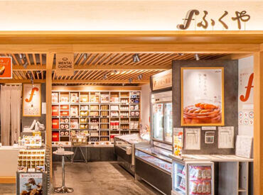 ▼応募後の流れ
応募後、店長から電話・メールにてご連絡！
その後空港内で面接をし、
1週間後に合否の連絡をします！