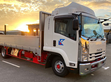 お仕事に慣れるまでは
先輩のトラックに同乗して
お手伝いをしていただきます!