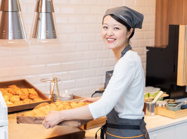スーパーホテル横浜・関内  ホテルに泊まる楽しみのひとつ、おいしい朝ごはん♪
朝食会場のセッティングなどそれぞれの業務はシンプル！未経験でもOK◎