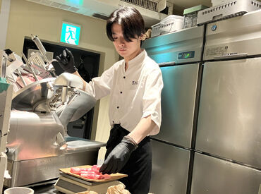 ＜＜スタッフ同士の仲も抜群！＞＞
和気あいあいとした雰囲気です!!
せっかくなら楽しみながら働いちゃおう★