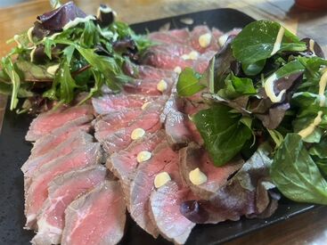 スタッフ同士仲良し♪初めてでもみんなでサポートするので安心してバイトデビューできます!