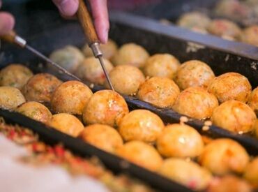 築地銀だこ アリオ亀有店 未経験から正社員デビューOK！
学歴・資格・飲食の経験は一切不問◎
まずは接客・調理の基礎から
少しずつ学んでいきましょう♪