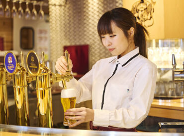 ビヤホールライオン　銀座七丁目店 ＼友達と応募歓迎★／
大学生～フリーター～主婦（夫）の方まで、幅広く活躍中♪
バイトデビューにもぴったりです◎