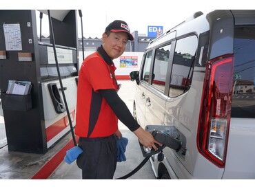 ＊お客様がいないときは室内待機OK＊
最初は先輩スタッフの補助からお任せ
→近くでスキルを盗むことができますよ◎