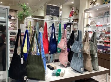 幅広い商品を取り扱うので自然と知識もアップ♪
お客様とお話しを楽しみながら
スキルアップを目指しませんか？