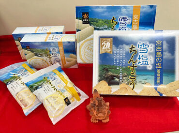 糸満菓子工場（南風堂株式会社） 弊社では、様々な伝統菓子、民芸品などをお届けしております！
性別問わずスタッフ活躍中♪