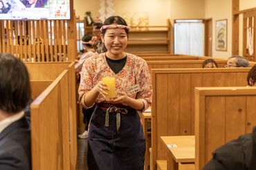 やきとり 恵屋プラス　昭和町店 スタッフ同士の仲がよく
笑顔があふれる明るいお店です◎
未経験スタートのスタッフも活躍中！
困ったときはみんなで助け合い♪