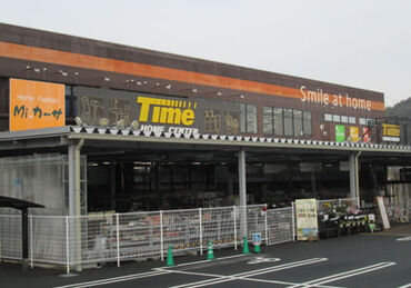 ホームセンタータイム　中庄店 ＼日用品や文房具…必要なものが揃ってる！／
「あっペンなくしたんだった！」そんな時でも
バイト前後でサクッと買い物できる♪