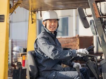 株式会社伸和スタッフ モクモク集中作業です◎
フォークリフトの経験がある方はその培ってきたスキルを
存分に活かして私たちと一緒に頑張りましょう♪