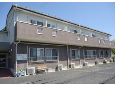 東松山グループホームそよ風 ＼正規フルタイム社員の募集です！／
30～50代を中心に、全世代のスタッフ在籍！
世代を超えて、自然と打ち解けられる職場です＊