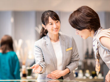 イオンモール香椎浜 おもてなしの基本から身に付く♪
お仕事を通して、百貨店ならではの
上質なマナーが身に付きますよ＊