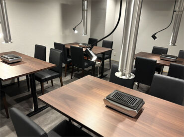 落ち着いた雰囲気の店内で、お客様と近い距離で働けます♪
お仕事は最初から完璧は求めていないので、徐々に覚えていけばOK！