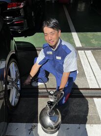 学生さんから中高年の方まで
年齢問わず幅広く活躍されています！
すぐに馴染める職場ですよ♪