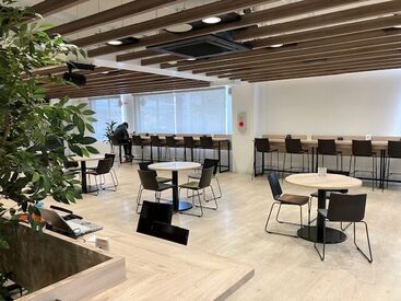 守口製函株式会社(豊中市稲津町) ＜職場の事前見学もOK＞
年齢や役職問わず、スタッフ同士の仲が良い職場です！
休憩室も綺麗なので、メリハリをつけて働けます★