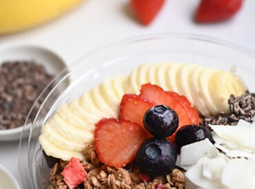 花の木コーヒー　※2025年5月1日OPEN 5/1にできたばかりのオシャレカフェ！
映えるアサイーボウルを取り扱っています★
髪型・髪色・ネイル・ピアスは完全自由！