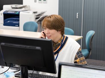 未経験から始めるオフィスワーク！シフトも自由だから、授業や家事、プライベートと両立しやすい環境です◎