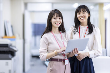 待遇も充実で安定して
お仕事できる環境が整っています♪
面接はスマホからもできるWEB面接を実施中！