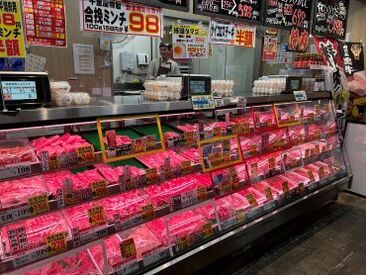 肉工房千里屋 橿原店 ＼"簡単"だから始めやすい／
バイトデビューの学生さんや、
子育てがひと段落した主フさんなど
さまざまな方が活躍中です♪