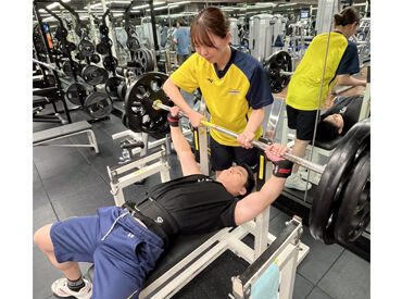 フィットネススタッフとプールスタッフどちらも大募集◎
簡単な業務からスタートします☆あなたのご希望をご相談くださいね♪