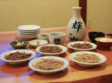 《無料のまかないで食費節約!》
お蕎麦が大好きな方にはたまらない♪
年末年始など…繁忙期は時給+100円アップ!