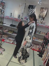 学生さんも大歓迎◎
誰でもできる簡単なアンケート調査！
声かけに緊張する方も、店舗スタッフのサポートがあるので安心☆