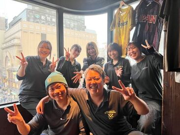 炭火焼鳥 まこ家 なんば3号店 なんば駅すぐの好立地◎
バイト前・バイト終わりに友達と
買い物したり飲みにいったり…
プライベートも充実できちゃう♪