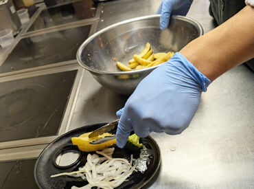 ステーキのあさくま　四日市店 シフトは超柔軟！予定などしっかり考慮◎
評価制度があり、定期的に時給アップUPも可能★