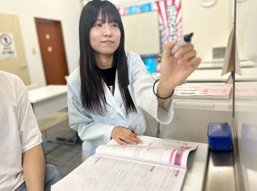 ナビ個別指導学院 福山北校 ≪大学生活躍中≫
長期休みはガッツリ入りたい!テスト期間中は休みたい!などにも柔軟対応♪
もちろん主婦(夫)・社会人も活躍中★
