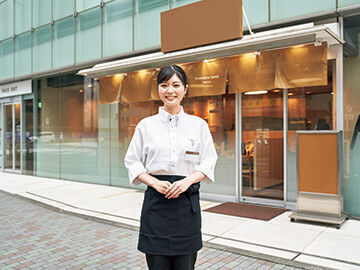 初めてのバイトでも先輩達が教えてくれますし、きちんと研修もご用意◎初バイトにもってこいの「やよい軒」でスタートしよう!