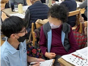 30代40代50代60代70代…幅広く在籍中◎
Wワークやシニアさんが和やかに話しながら働いています。