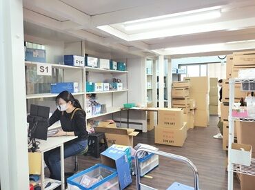 株式会社パルコーポレーション 軽作業スタッフ募集☆彡
誰もが知っている人気キャラクターの雑貨が集合！
かわいい雑貨に触れながら働けるので
楽しいですよ♪
