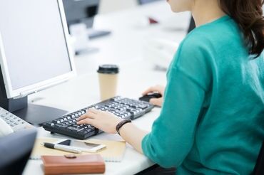 ライフスタイルに合わせてシフトを組めます!
「午前中メイン」「昼から」「子どものお迎えまで」等
お気軽にご相談ください!