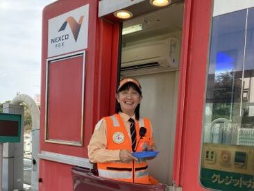 中日本エクストール名古屋株式会社 [勤務地：津市エリアの料金所] 事務所や仮眠室は冷暖房完備♪
暑さ＆寒さ対策万全で年中働きやすい環境です◎