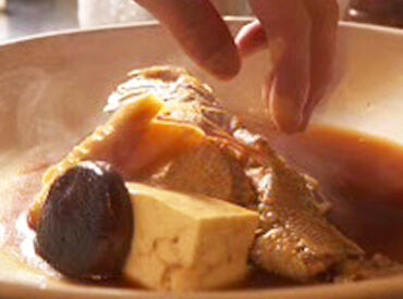 空 sora 人気メニューの「たこの柔らか煮」をはじめ、
天ぷらにお刺身など様々な和食が自慢です。
食材の目利きなどもイチから学べます。