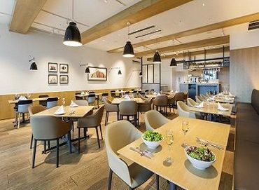 CAFE Stylo（カフェ スティロ） お昼からワインとサラダを楽しむお客さまも多数♪
試食会もあるので、自分のおすすめの料理・お酒を見つけられるかも…◎