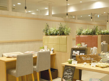 ≪やりがい満点≫
あなたの仕事が直接"しあわせ"に繋がる…♪
「ブライダル業界に興味があって…」⇒そんな方も大歓迎です!!