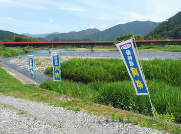 自然広がる根尾川沿いの店舗内でのお仕事♪
駅からも徒歩で通えて、車通勤もOK！
週1日～お気軽にご相談ください◎