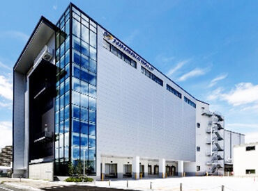 ヒカリ産業株式会社　大阪物流センター【002】 性別問わず10～50代スタッフが活躍中！
未経験歓迎◎高校生からOK
カフェ風の休憩室もあり、昼食・休憩も気持ちよくゆったりと♪